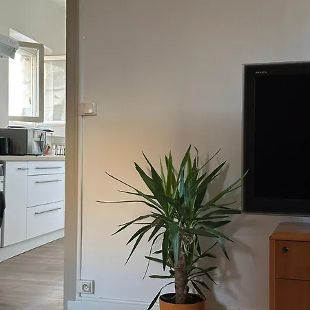 Quiet T2 Downtown Overlooking Castle *