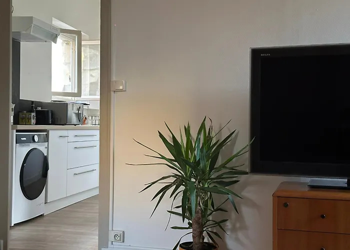 Quiet T2 Downtown Overlooking Castle *