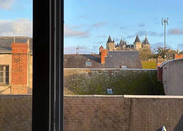 Quiet T2 Downtown Overlooking Castle *